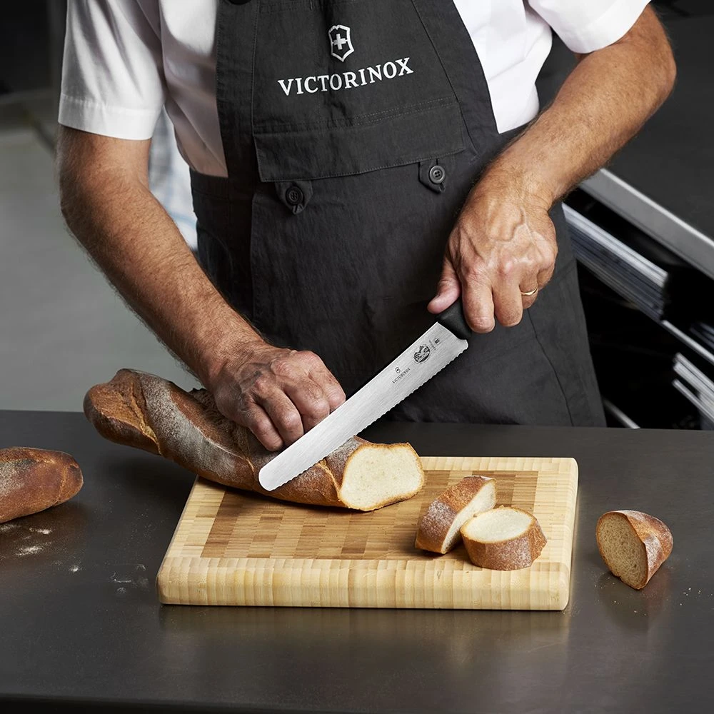 Victorinox Fibrox 21cm Bread Knife Serrated Edge (5253321) - Image 2