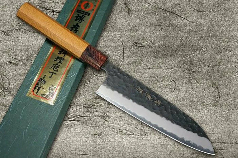 Sakai Takayuki Aogami Super Kurouchi Hammered WA Japanese 165mm Santoku Knife - Image 2